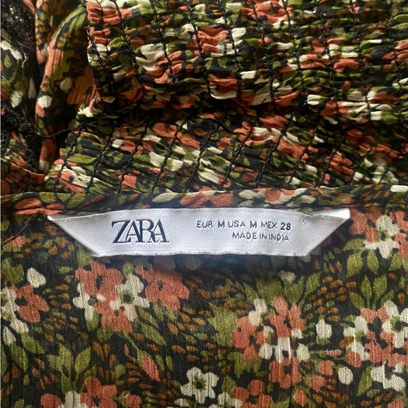 Cute Floral Top w Intricate Beading - Picture 3 of 3